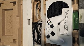Mint
													Xbox Series S (2020) - White, 512 GB, photo 1 of 11
