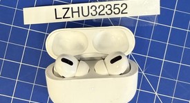 Used
													Apple AirPods Pro 1st Gen - MagSafe Case, photo 3 of 5