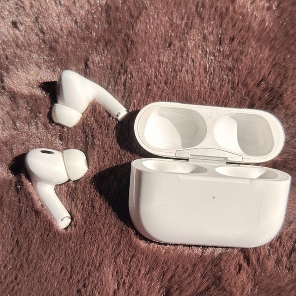Apple AirPods Pro 2 - Lightning