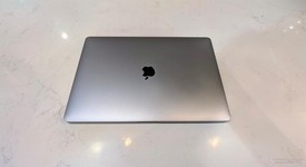 Good
													MacBook Pro 2017 (With Touch Bar) - 15" - I7, Gray, 512 GB, 16 GB, photo 2 of 9