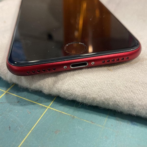 Apple iPhone SE 3rd Gen 2022 - Cricket, 128 GB, Red, A2595