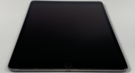 Good
													Apple iPad Pro 10.5" - Unlocked, Gray, 256 GB, photo 4 of 7