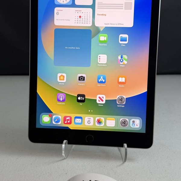 Apple iPad Pro 9.7 inch - Wi-Fi, 32 GB, Gray, A1673