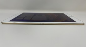 Good
													Apple iPad Pro 9.7" - Unlocked, Gold, 256 GB, A1674, photo 6 of 6