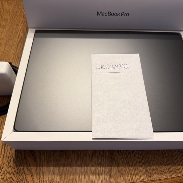 MacBook Pro 2024 - 14 inch - 2 TB, Space Black, 64 GB, Apple M4 Max 16-core