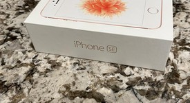 Good
													Apple iPhone SE 1st Gen 2016 - Unlocked, Rose Gold, 32 GB, A1662, photo 4 of 5