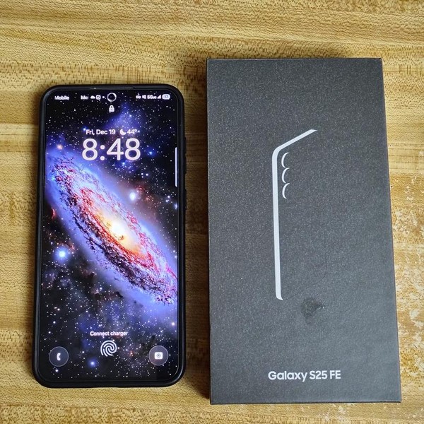 Samsung Galaxy S25 FE - Metro by T-Mobile, 128 GB, Black, SM-S731U