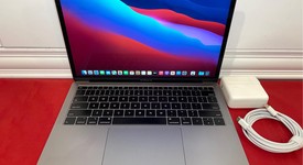 Good
													MacBook Air 2019 - 13" - I5, Gray, 256 GB, 16 GB, photo 1 of 11
