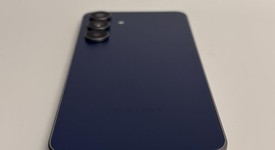 Good
													Samsung Galaxy S25 FE - T-Mobile, Navy Blue, 128 GB, SM-S731U, photo 5 of 8