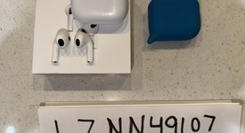 Used
													Apple AirPods 3rd Gen - Lightning Case, photo 3 of 4