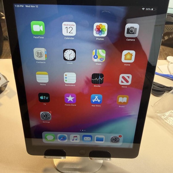 Apple iPad Air - Wi-Fi, 16 GB, Gray