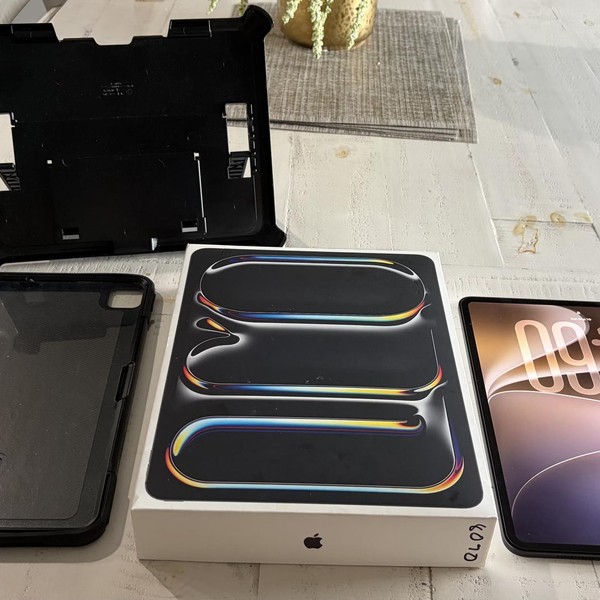 Apple iPad Pro 13 inch (M5) 2025 - Wi-Fi, 256 GB, Space Black, Apple M5 9-Core, A3360, Standard Glass