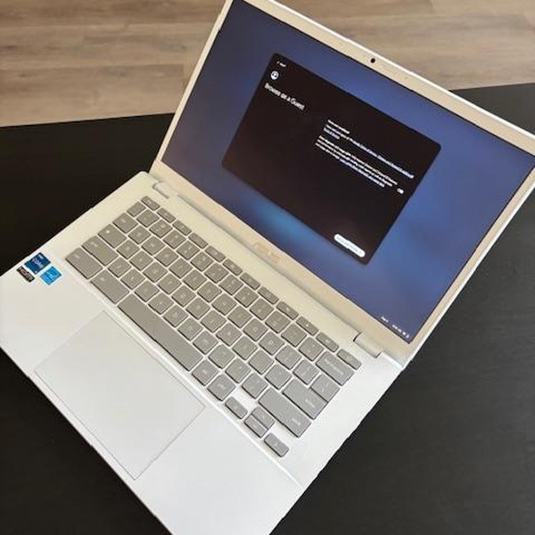 ASUS Chromebook Plus CX3402 14 inch - 128 GB, Pearl White, 8 GB, Intel Core i5