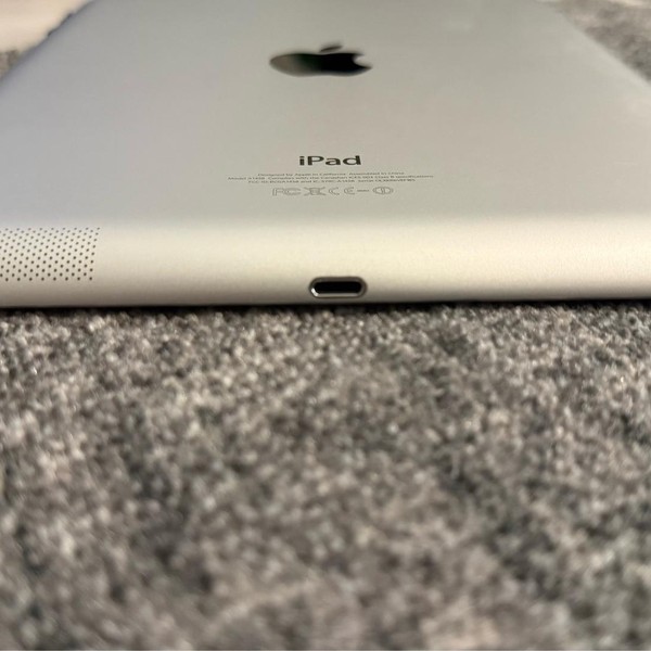 Apple iPad 4 - Wi-Fi, 16 GB, White, A1458
