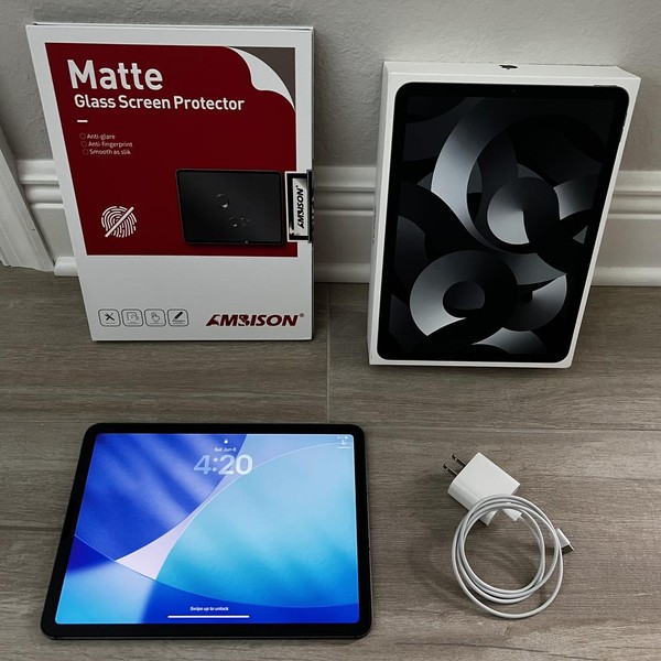 Apple iPad Air (5th Gen) - Unlocked, 64 GB, Gray, A2589