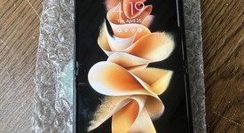 Good
													Samsung Galaxy Z Flip3 5G - Unlocked, Black, 256 GB, 8 GB, SM-F711U1, photo 2 of 2