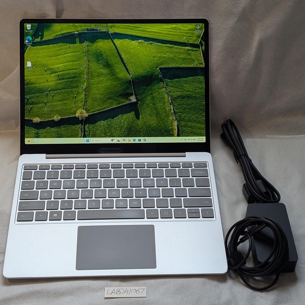 Microsoft Surface Laptop Go - 64 GB, Platinum, 4 GB, Intel Core i5