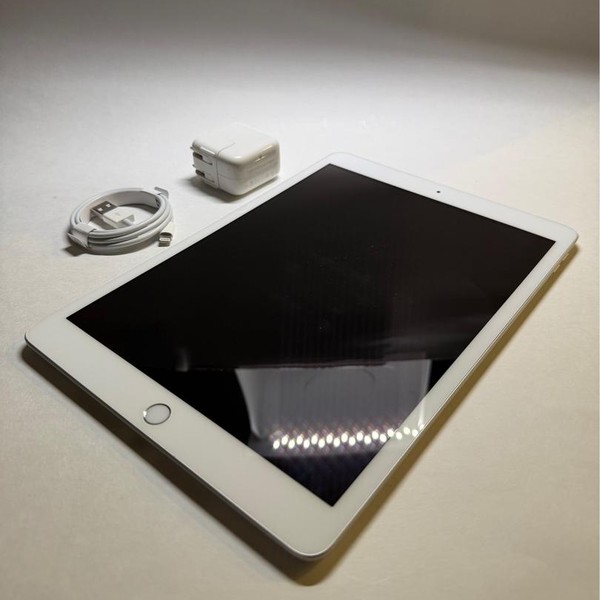 Apple iPad (8th Gen) - Wi-Fi, 32 GB, Silver, A2270