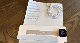 Good
													Apple Watch SE 2nd Gen 40mm - Unlocked, Midnight, A2726 - Cellular, Aluminum, photo 1 of 4