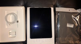 Mint
													Apple iPad Pro 9.7" - Verizon, Gray, 32 GB, A1674, photo 3 of 4