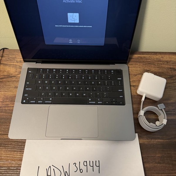 MacBook Pro Late 2023 (M3) - 14 inch - 1 TB, Gray, 8 GB, Apple M3, 10-core GPU