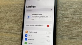 Mint
													Apple iPhone SE 3rd Gen 2022 - Unlocked, Midnight, 128 GB, A2595, photo 3 of 9