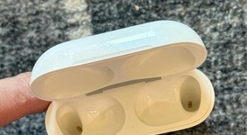 Used
													Apple AirPods Pro 2 - Lightning, photo 5 of 9