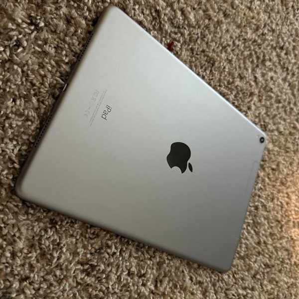 Apple iPad Pro 9.7 inch - Unlocked, 32 GB, Gray, A1674