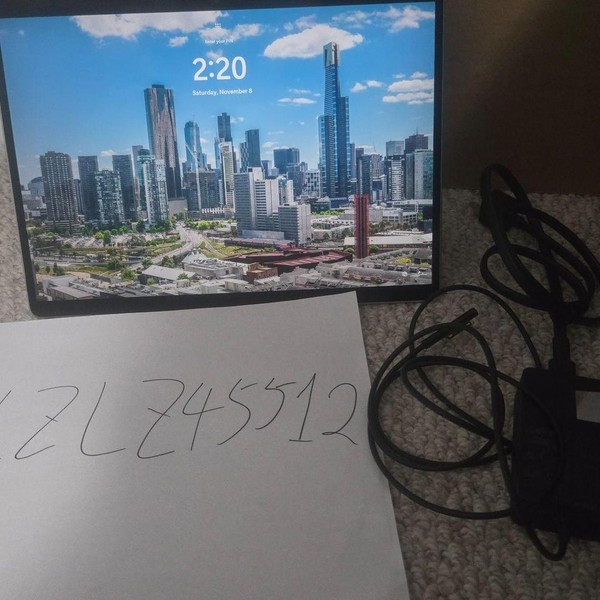 Microsoft Surface Pro 9 - Wi-Fi, 1 TB, Platinum, 32 GB, Intel Core i7, Wi-Fi