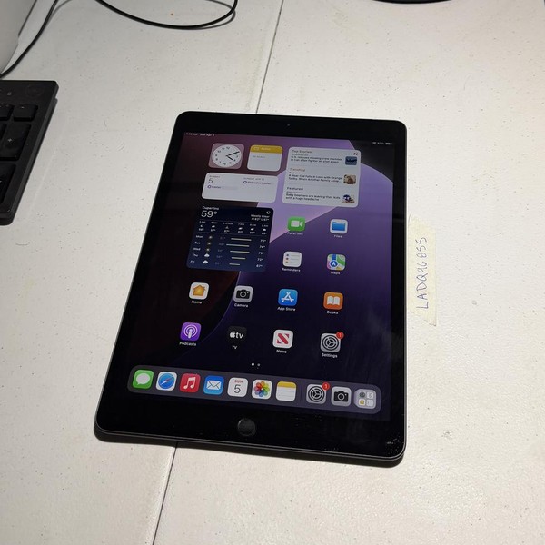 Apple iPad 7th Gen - Unlocked, 32 GB, Gray, A2200