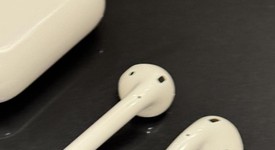Used
													Apple AirPods 1st Gen - Lightning Case, photo 4 of 4