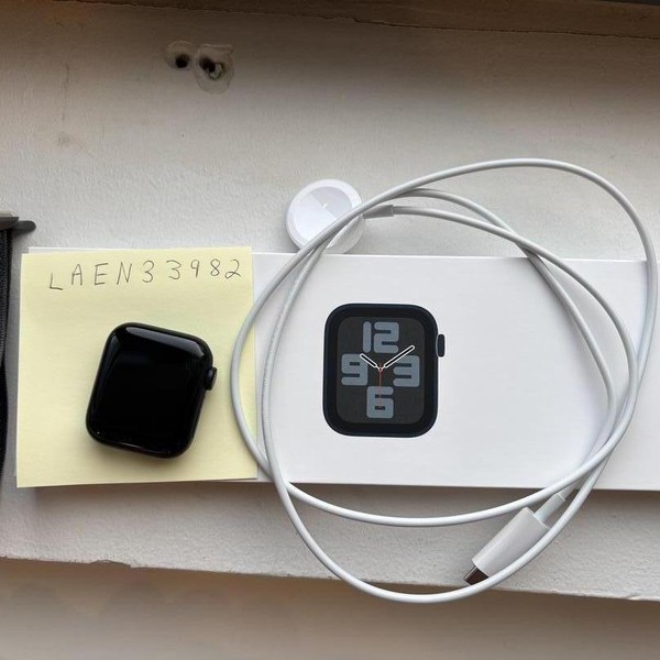 Apple Watch SE (2nd Gen) 40mm - Midnight, A2722 - GPS, Aluminum