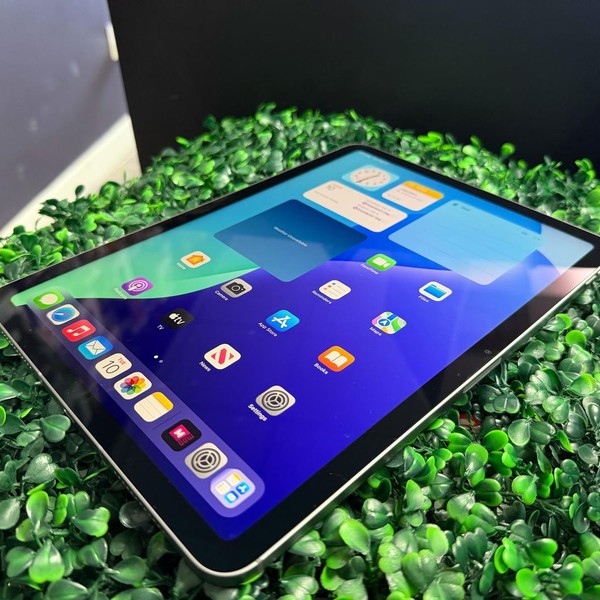 Apple iPad Air 11 inch (M2) 2024 - Unlocked, 256 GB, Gray, A2903