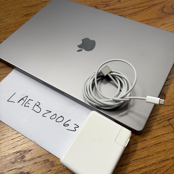 MacBook Pro 2021 - 16 inch - 1 TB, Gray, 16 GB, Apple M1 Pro 10-core