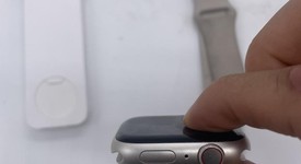 Fair
													Apple Watch Series 9 45mm - Unlocked, Starlight, A2984 - Cellular, Aluminum, photo 3 of 6