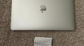 Good
													MacBook Pro 2017 (No Touch Bar) - 13" - I5, Silver, 256 GB, 8 GB, photo 1 of 10