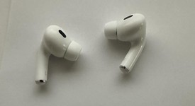 Used
													Apple AirPods Pro 2 - Lightning, photo 2 of 5