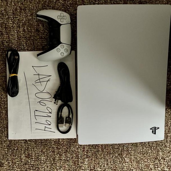 PlayStation 5 Standard Edition (2020) - 825 GB, White, Standard Edition