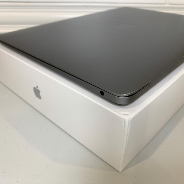 MacBook Air 2019 - 13 inch - 512 GB, Gray, 8 GB, Intel Core i5
