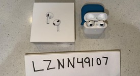 Used
													Apple AirPods 3rd Gen - Lightning Case, photo 2 of 4