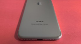 Good
													Apple iPhone 7 - Sprint, Silver, 128 GB, A1660, photo 1 of 7