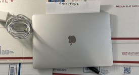 Good
													MacBook Air 2020 - 13" - I3, Silver, 256 GB, 8 GB, photo 4 of 9