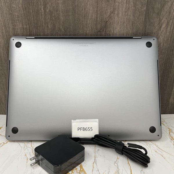 MacBook Pro 2019 - 16 inch - 512 GB, Silver, 16 GB, Intel Core i7