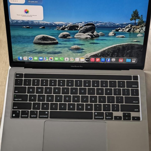 MacBook Pro 2020 - 13 inch - 256 GB, Gray, 8 GB, Apple M1