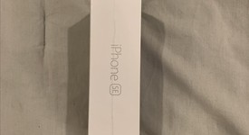 New
													Apple iPhone SE 1st Gen 2016 - Simple Mobile, Silver, 32 GB, A1662, photo 2 of 2