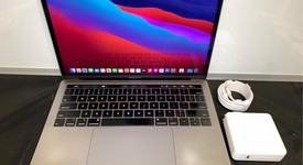 Good
													MacBook Pro 2018 (With Touch Bar) - 13" - I7, Gray, 256 GB, 16 GB, photo 2 of 10