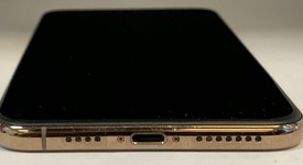 Good
													Apple iPhone Xs Max - Unlocked, Gold, 64 GB, A1921, photo 4 of 8