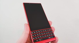 Mint
													Blackberry Key2 - Unlocked, Red, 128 GB, BBF100-2, Red Edition, photo 1 of 7