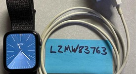 Fair
													Apple Watch Series 4 44mm - Unlocked, Gray, A1976 - Cellular, Aluminum, photo 3 of 6