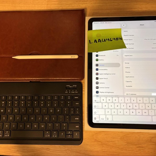 Apple iPad Air 5th Gen - Wi-Fi, Gray, 64 GB, A2588